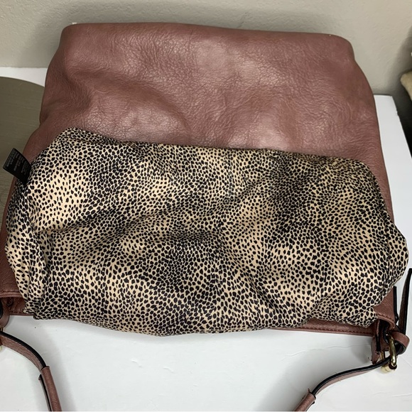 NEW Medium Chocolate Brown Large Hobo Style Silhouette Gold Accents 13”x5.5”x14” - Picture 11 of 11
